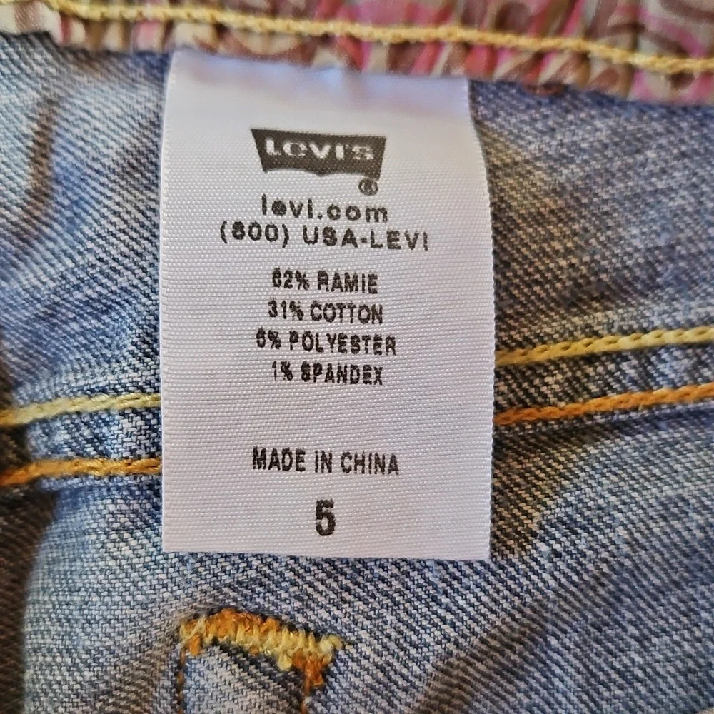 Levis - Picture 3 of 5